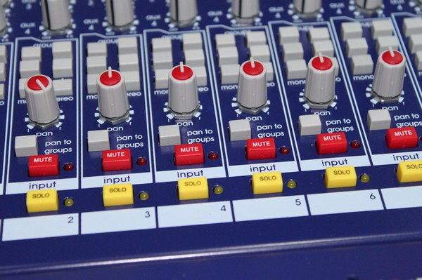 Midas Venice-16緊湊現(xiàn)場調(diào)音臺 模擬調(diào)音臺