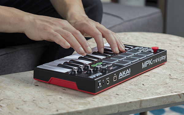 AKAI - MPK Mini Play MIDI鍵盤(pán) MIDI控制器