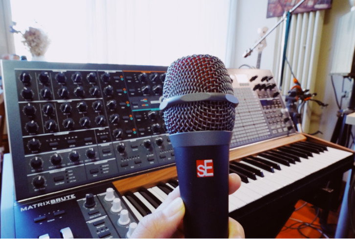 動(dòng)圈話筒 PK：sE V7 與 Shure SM58 誰能更清晰地捕捉聲音的「慧尾」