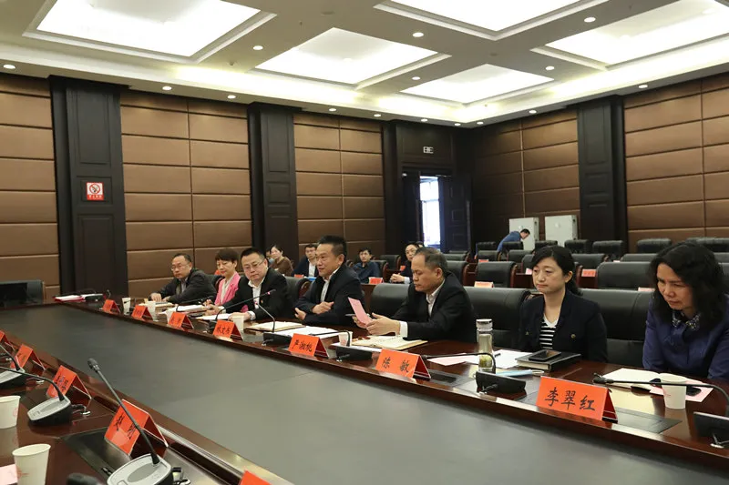 武漢廣播電視臺與洪山區(qū)簽署戰(zhàn)略合作協(xié)議，涉及“大學之聲”全媒體平臺建設